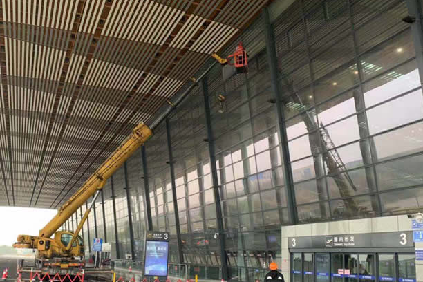 和平玻璃幕墙维护和保养